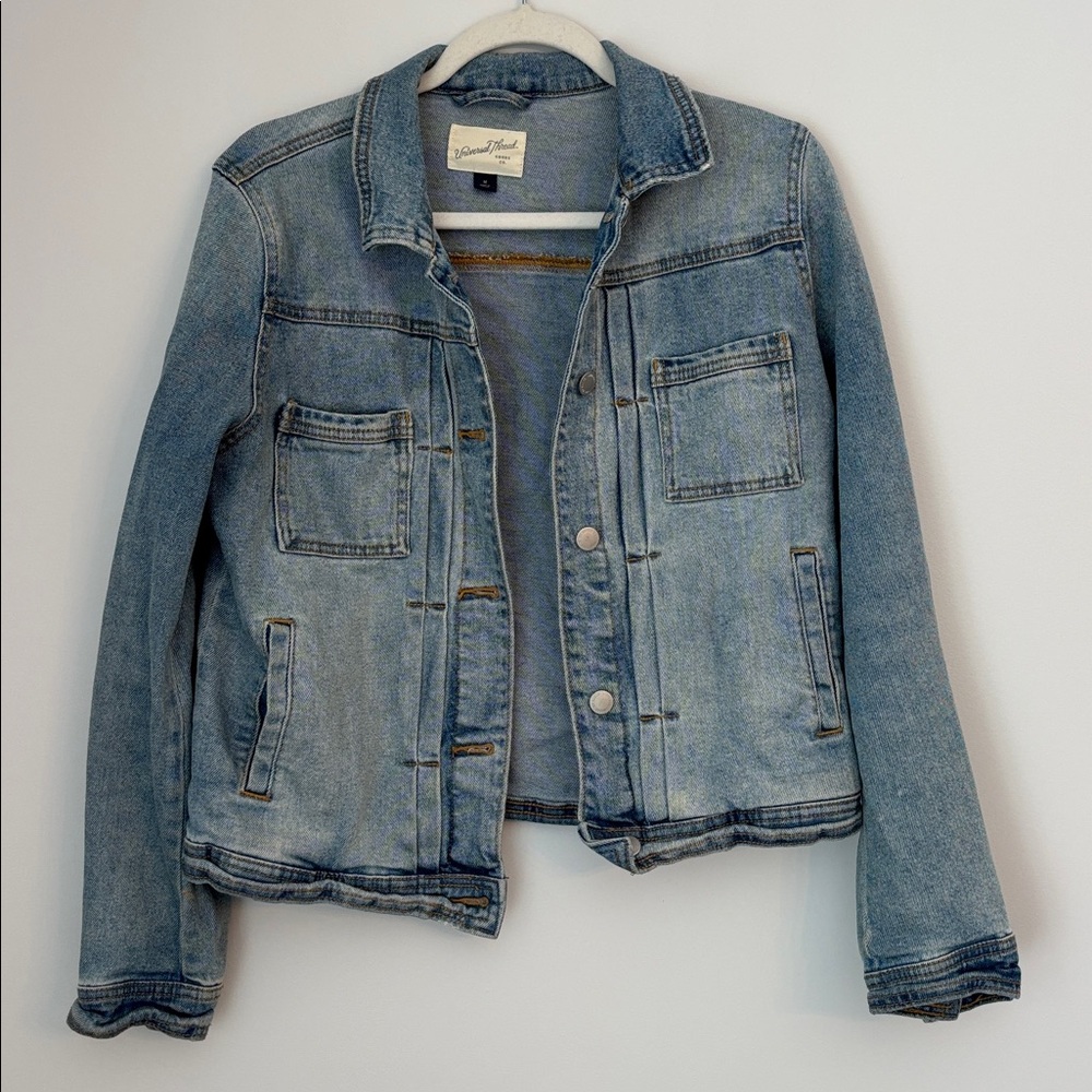 Universal Thread Light Blue Wash Denim Jacket Size Medium
